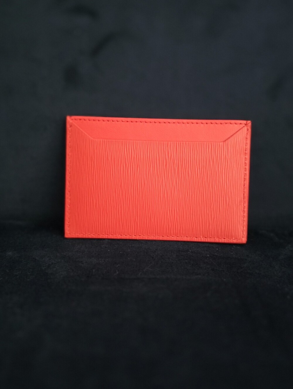 PRADA Red Saffiano Leather Card Case with Gold Logo - Picture 3 of 7